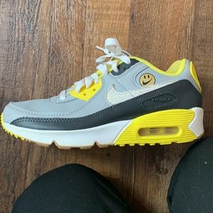 Air max size 4.5 boys barely worn